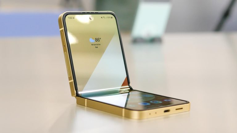 Samsung Galaxy Z Flip 6 Review: Small Phone, Big Compromises