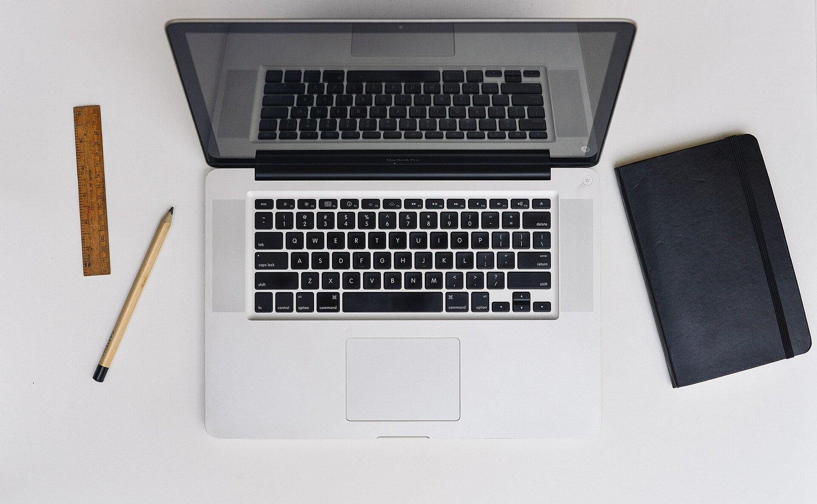 Apple-desk-laptop-macbook-pro (23699397893)