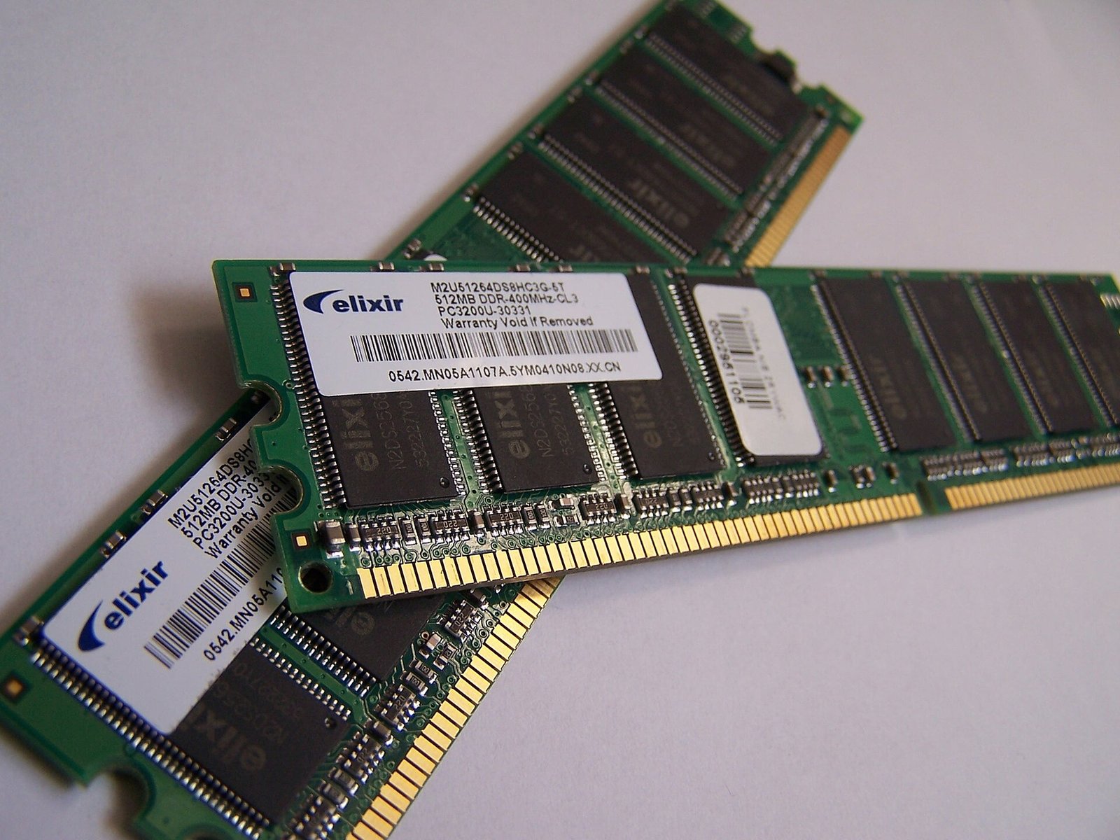 Elixir M2U51264DS8HC3G-5T 20060320